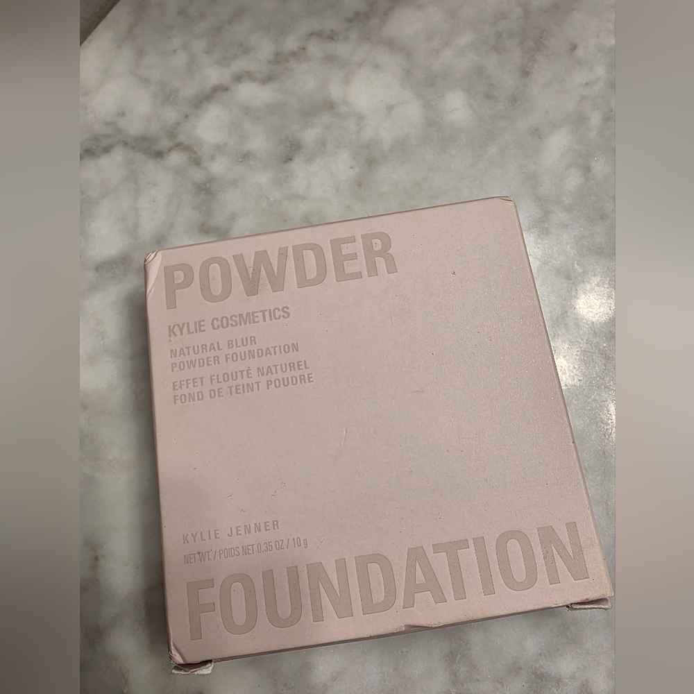 Kylie Cosmetics Natural Blur Powder Foundation - Soft Beige